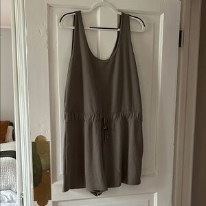Abercrombie taupe grey romper XL